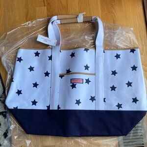 Brand new never used vineyard vines large classic tote